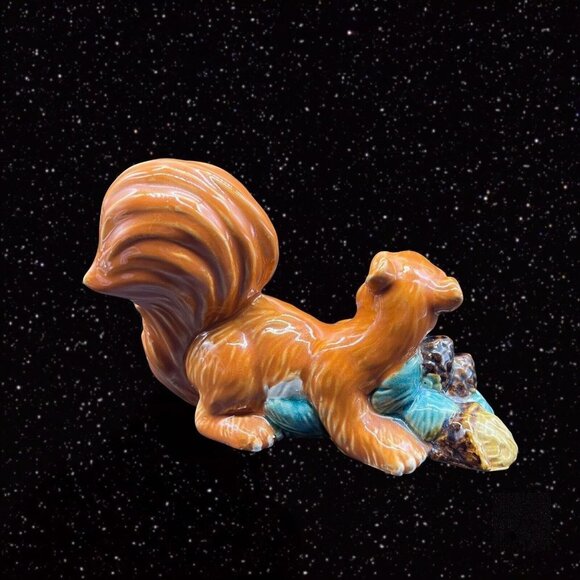 VINTAGE SQUIRREL ART POTTERY STATUETTE FIGURINE 6”T 8”W - Picture 2 of 9